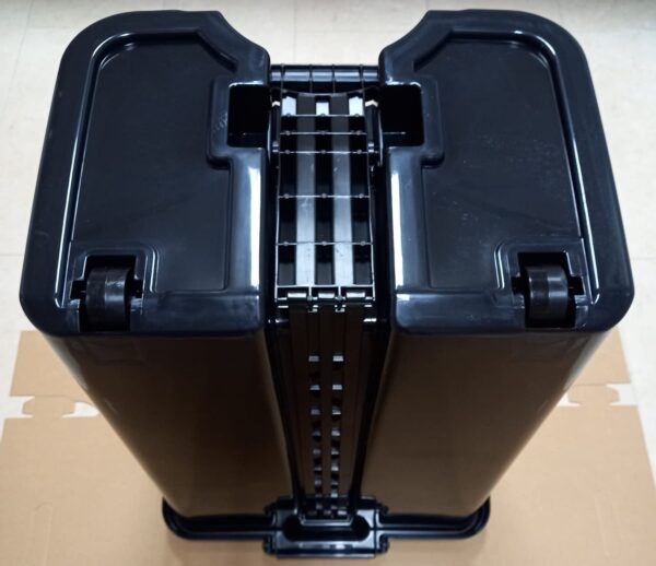 COM-FORT HOUSE | Cubo de Basura con Pedal | Capacidad de 80 litros | Cubo Reciclaje | Color Negro | Cubo de Basura Orgánico Cocina | Lote 4 unidades | Piezas Extraíbles | Limpieza Fácil | con ruedas